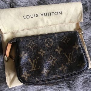 Louis Vuitton Mini Pochette in Monogram